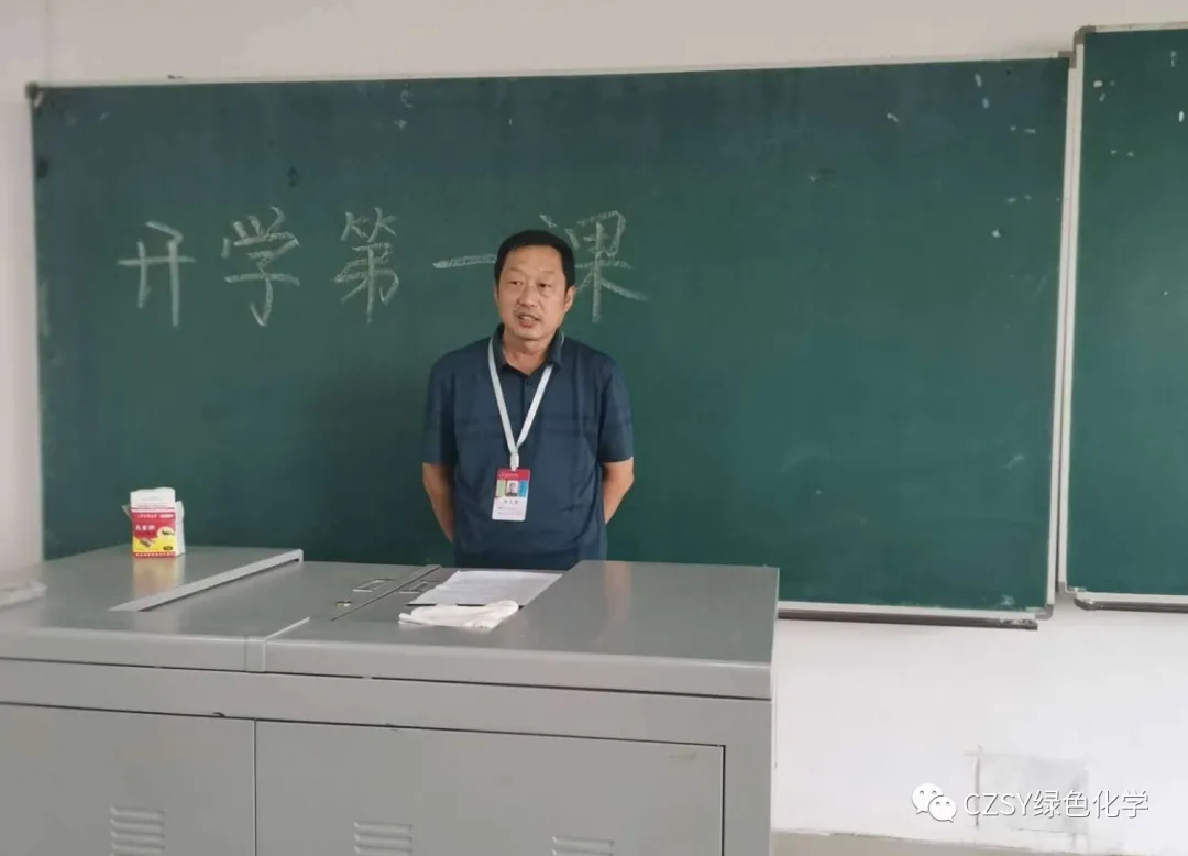 平安的学习生活环境,引导同学们平稳适应新学期,9月4日我院陈树旺书记