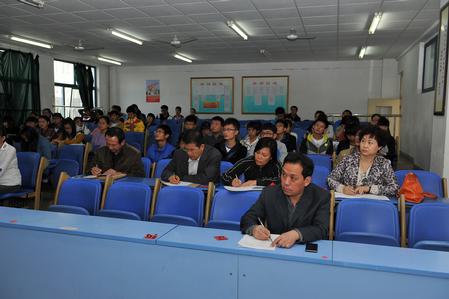 化学系师生认真聆听刘清恒教授讲座